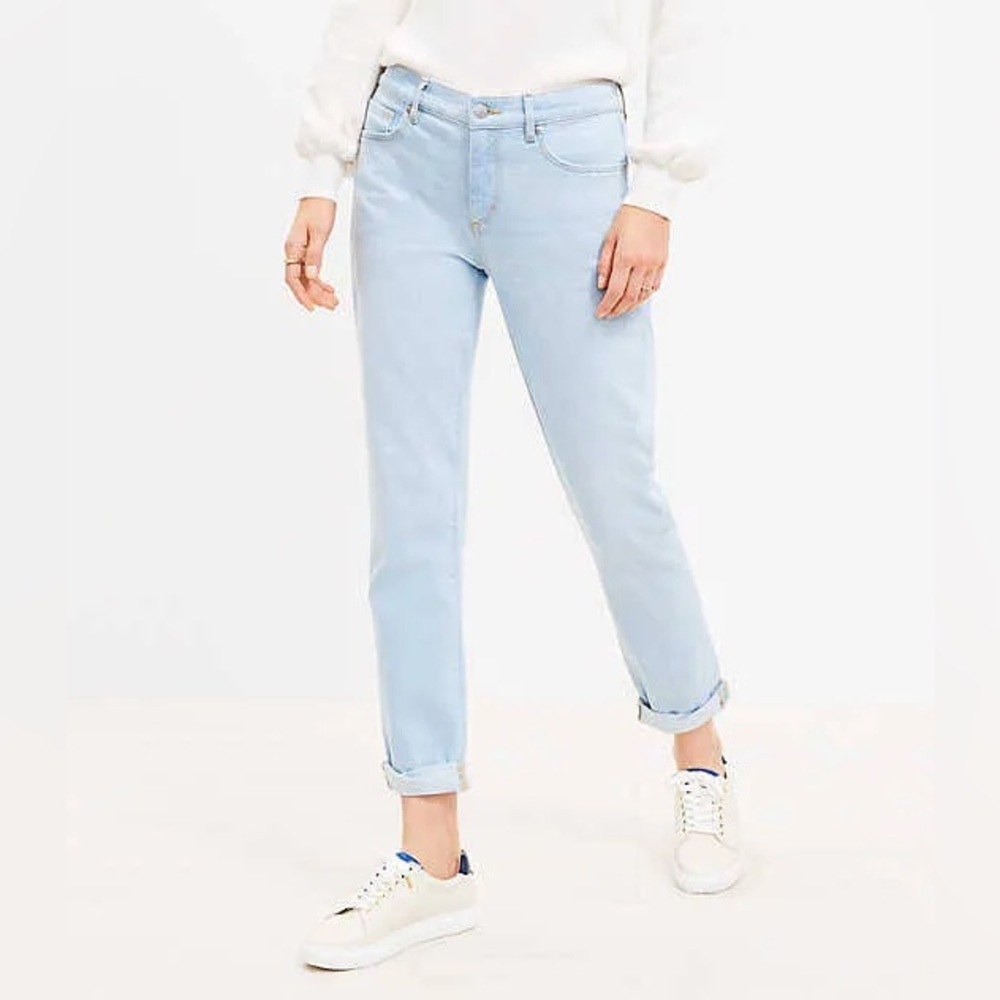 NWT LOFT Girlfriend Jean Sz 12/31 Mid-rise, light wash Stretch Denim SO COMFY.